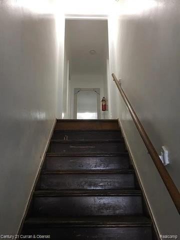 767 Riverbank St - Photo 4 of 16