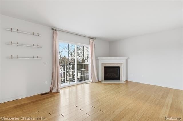 1050 18th St - Photo 2 of 19