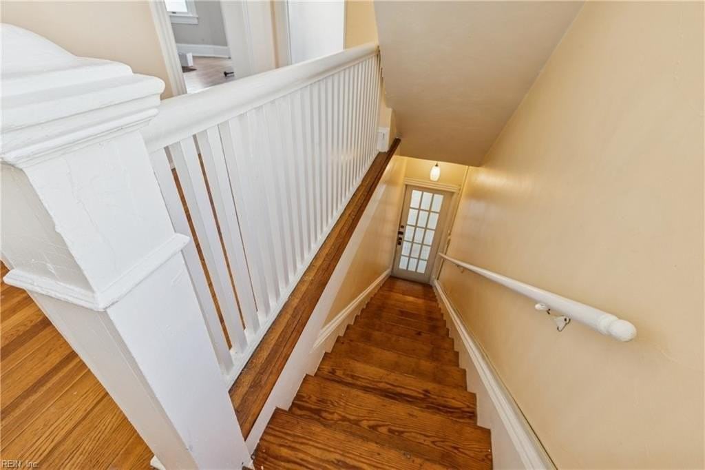 437 Dinwiddie St #B - Photo 4 of 35