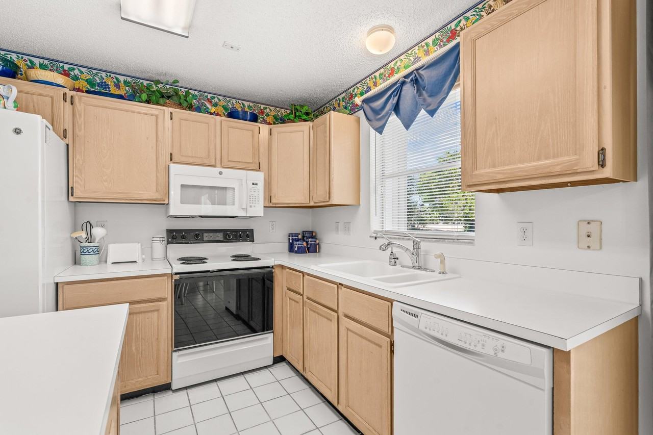 2746 Linkside Dr - Photo 5 of 44