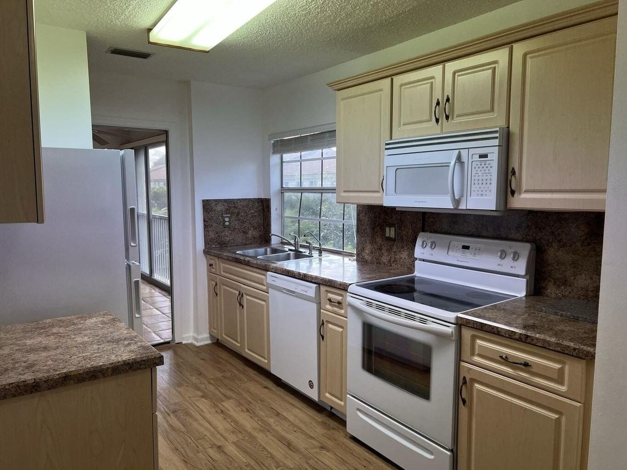 6622 Via Regina - Photo 4 of 29