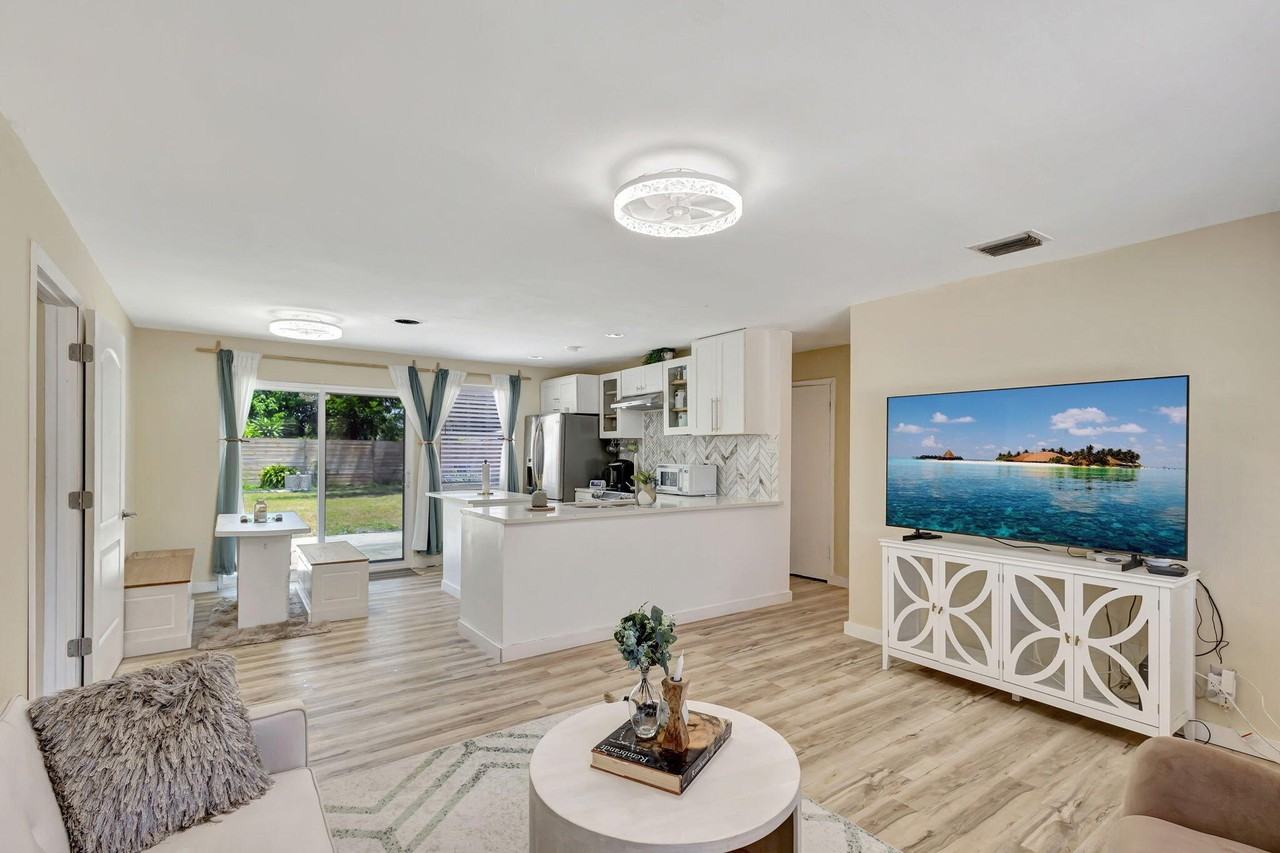 140 W 31st Ct - Photo 6 of 43