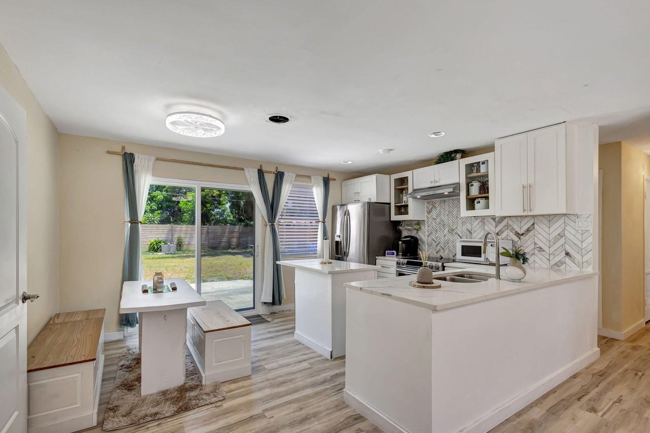 140 W 31st Ct - Photo 7 of 43