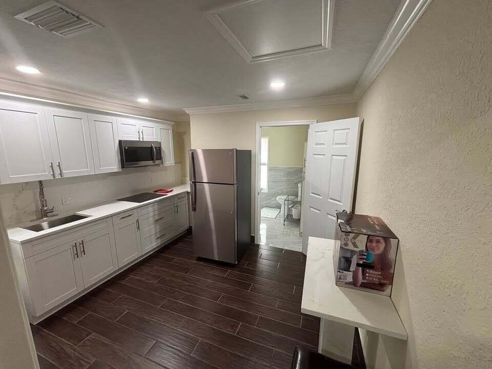 1257 Se Airoso Blvd #C - Photo 7 of 14