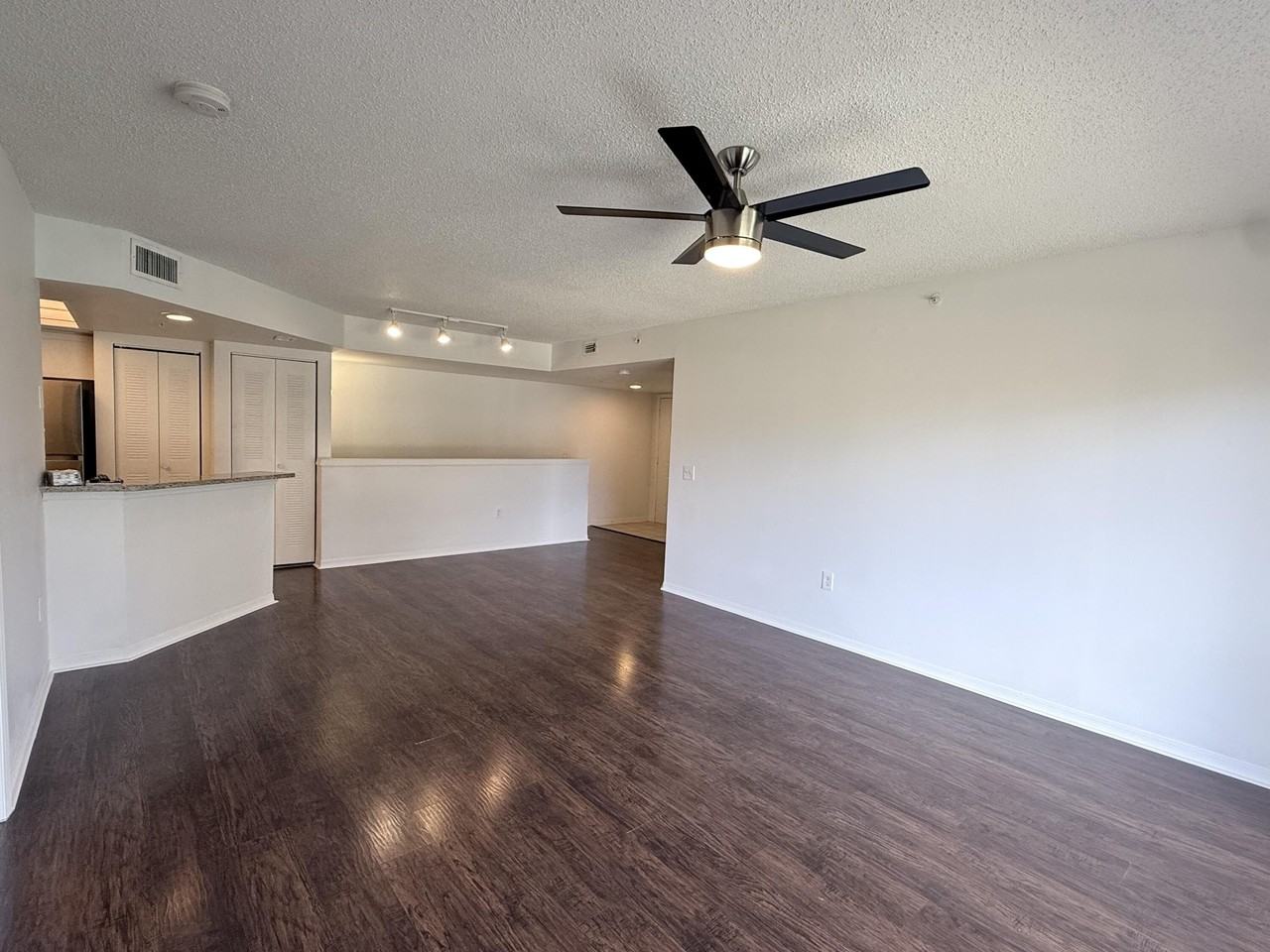 4175 N Haverhill Rd #918 - Photo 5 of 19