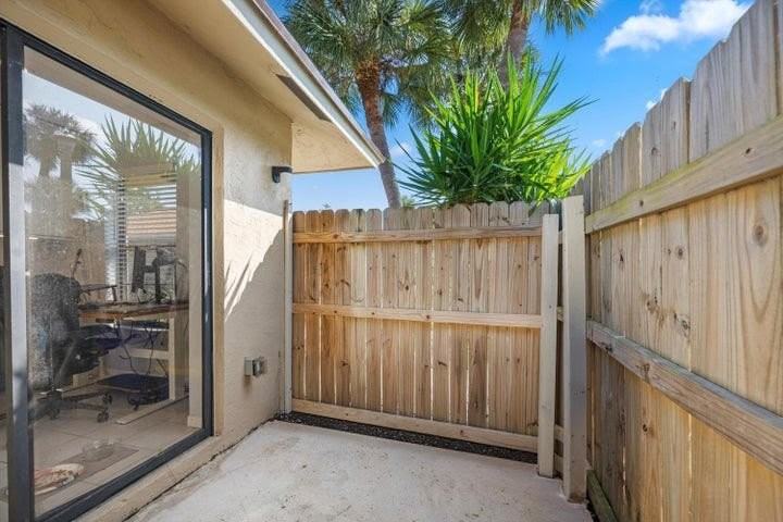 197 Se 1st Cir #15B - Photo 2 of 11