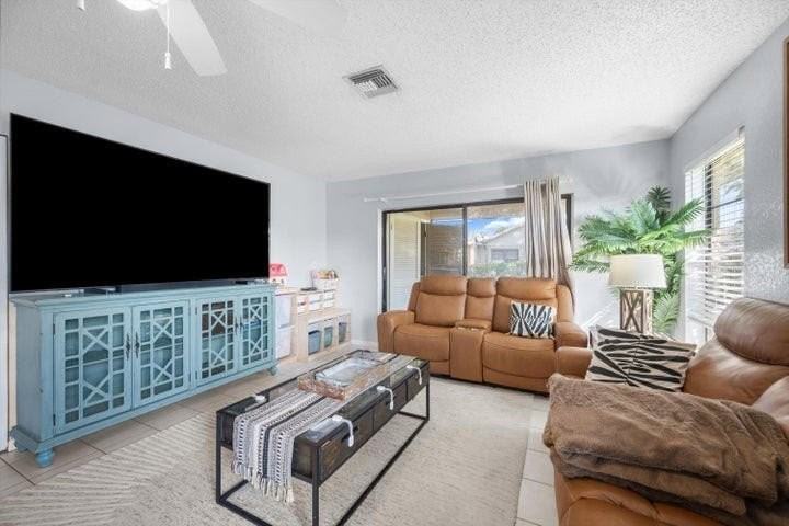 197 Se 1st Cir #15B - Photo 3 of 11