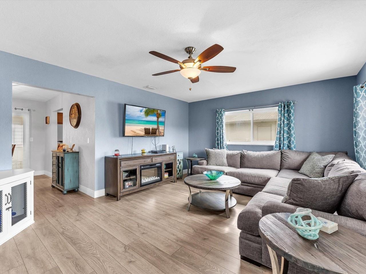 7615 Nw 68th Ave - Photo 4 of 25