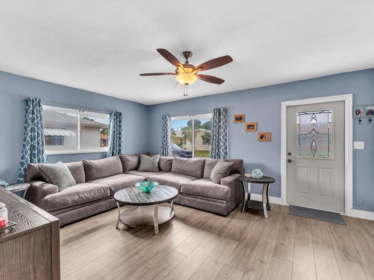 7615 Nw 68th Ave - Photo 5 of 25