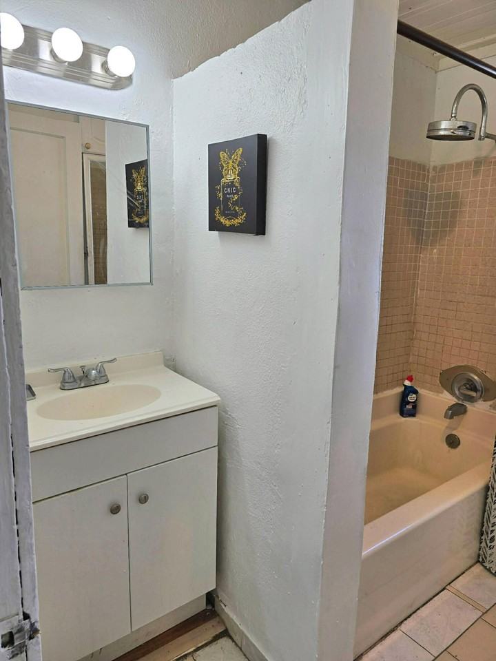 315 Avenue J Sw - Photo 6 of 9