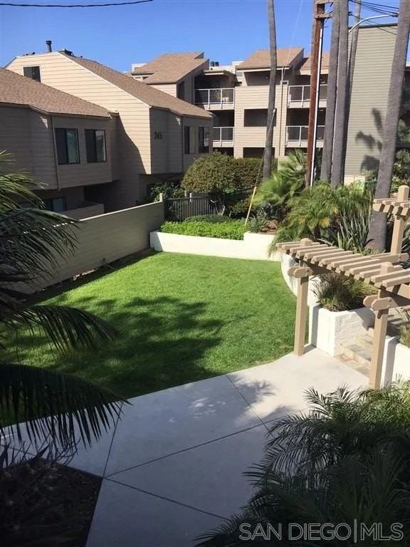 240 S Helix Ave - Photo 4 of 15