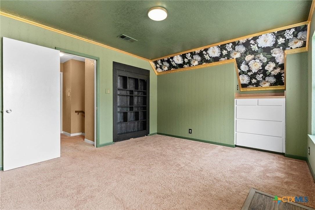 15957 Crockett Dr - Photo 2 of 12