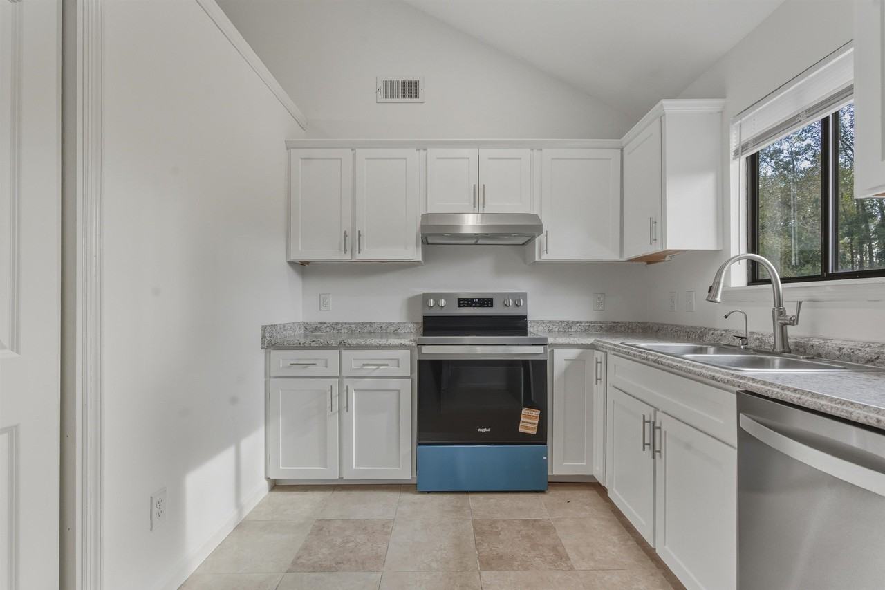 2900 Woodrich Dr Unit 201 #201 - Photo 5 of 25