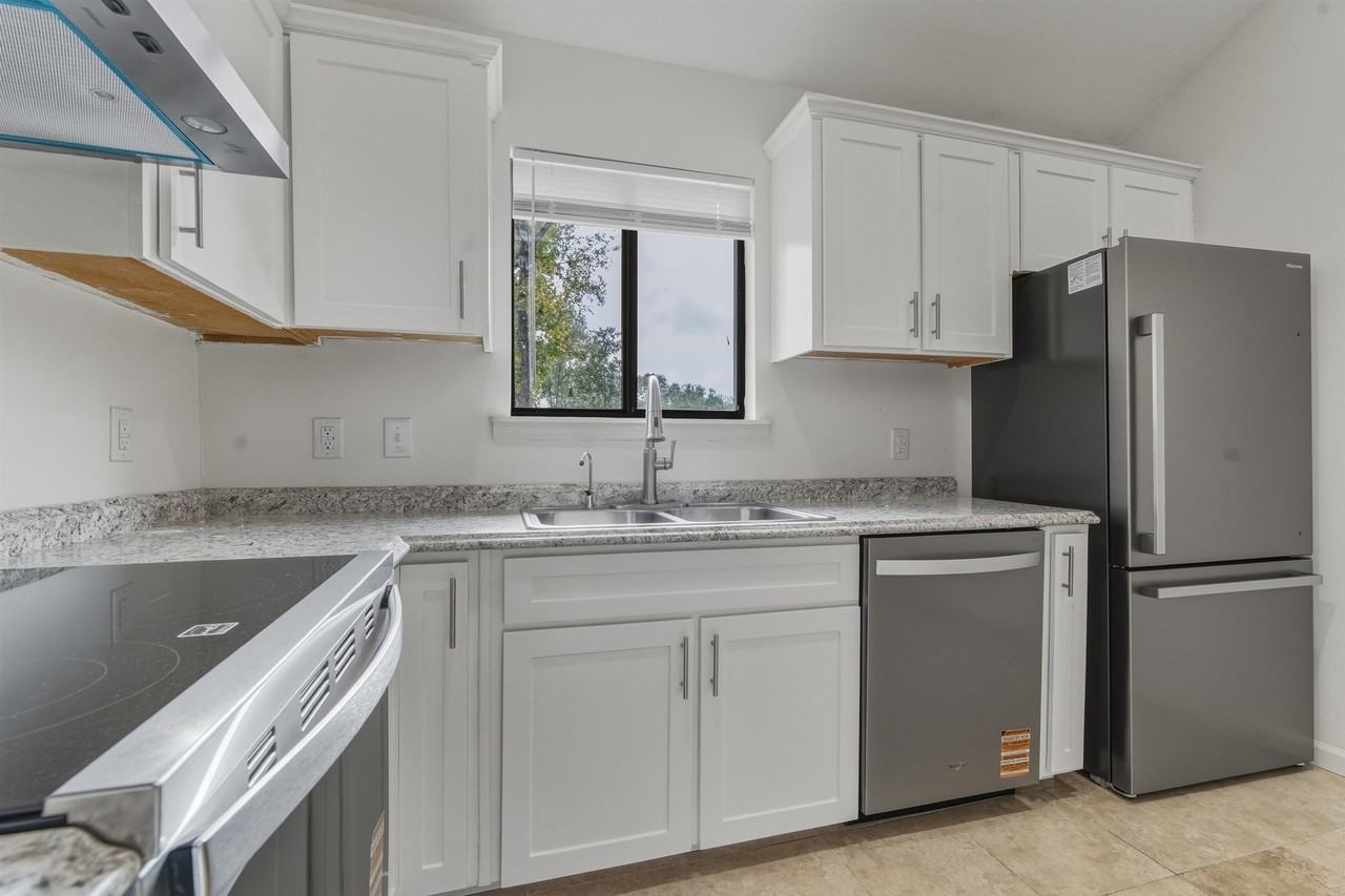 2900 Woodrich Dr Unit 201 #201 - Photo 6 of 25