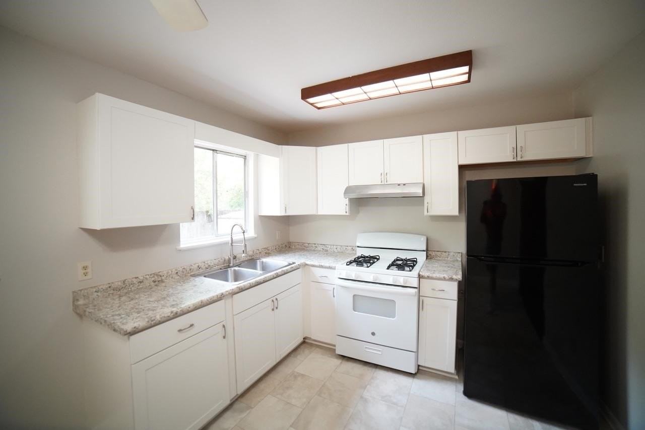 1329 Blossom Cir - Photo 5 of 19