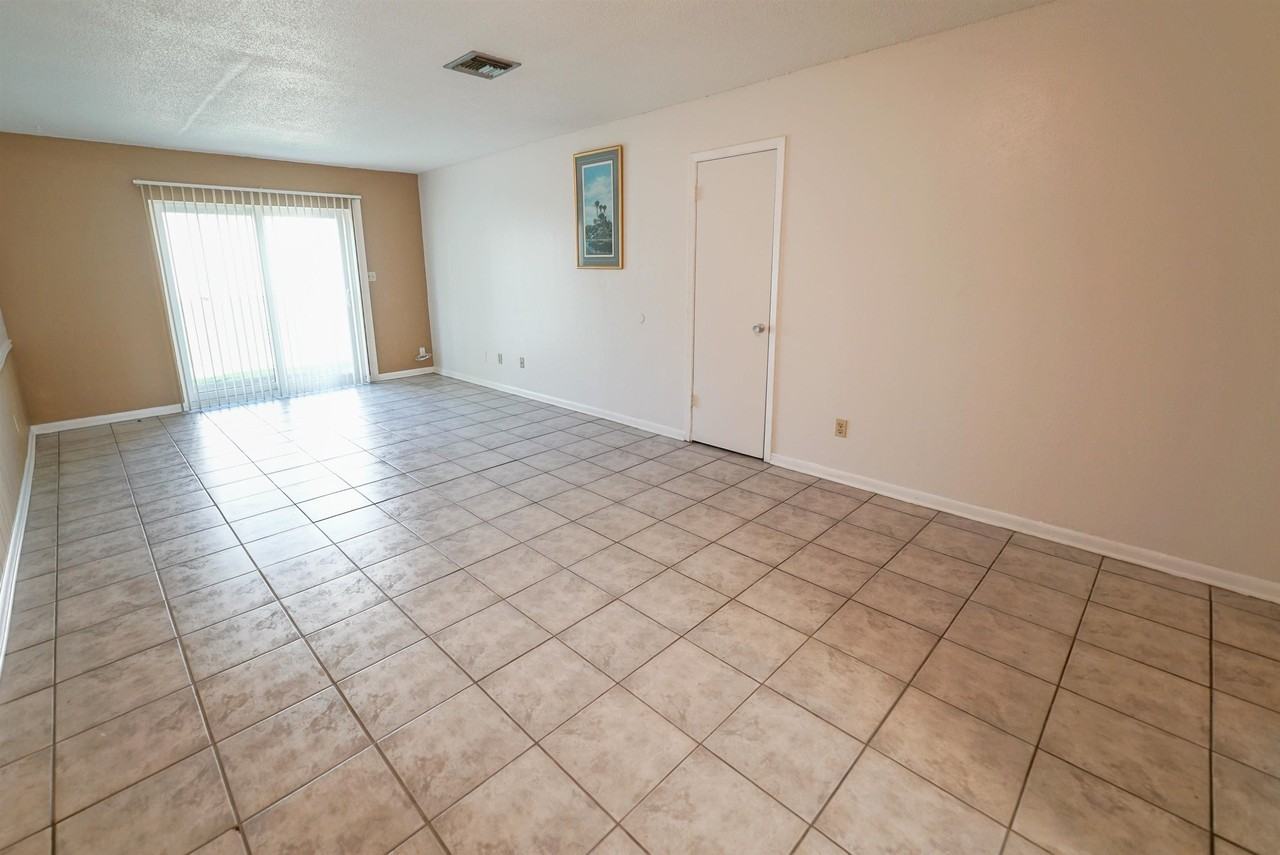 2325 W Pensacola St Apt 155 #155 - Photo 4 of 29