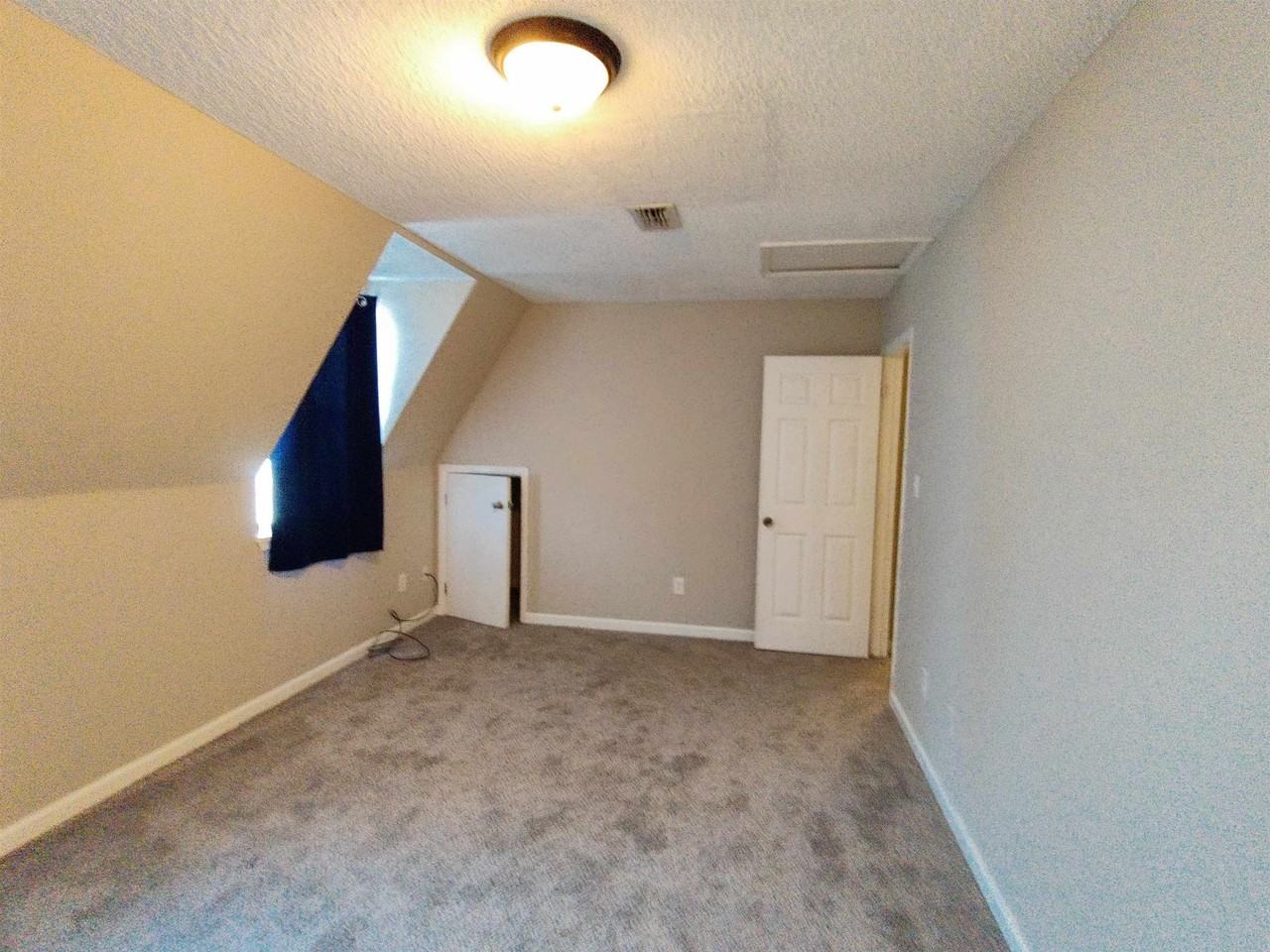 2366 Gregory Dr - Photo 7 of 19