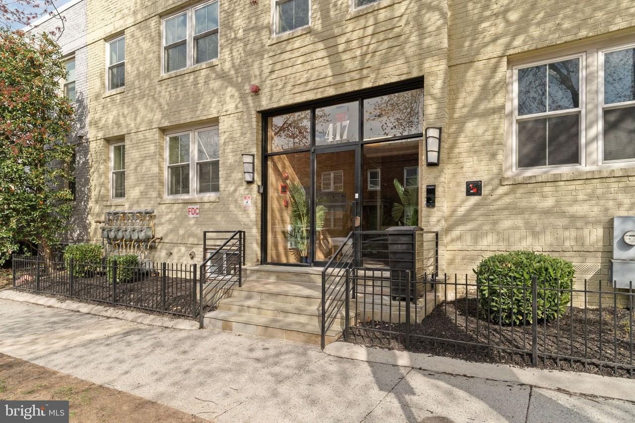 417 18th St Ne Apt 103 #103 - Photo 3 of 40