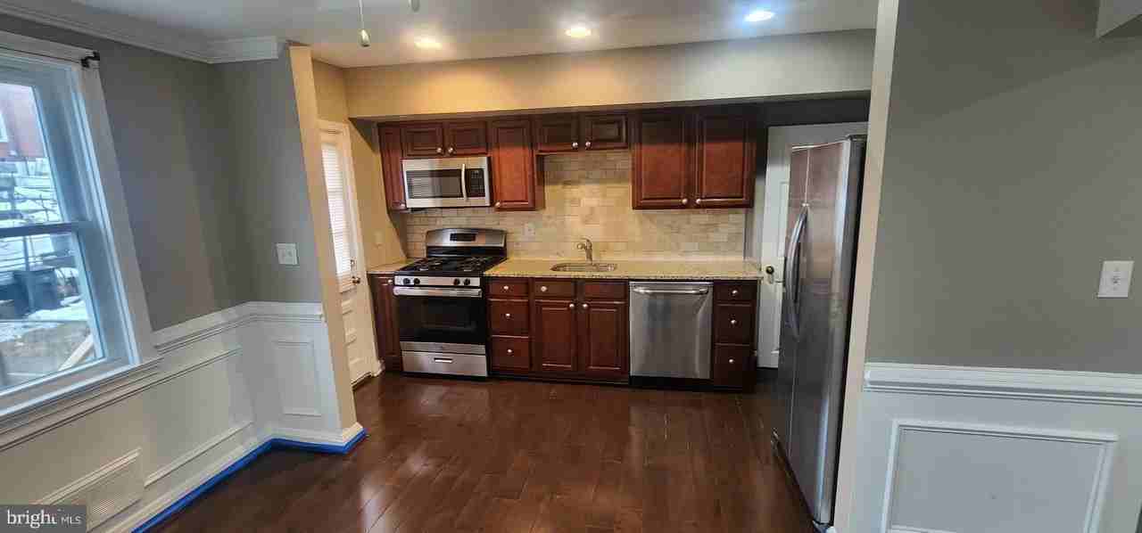 7065 Eastbrook Ave - Photo 7 of 17