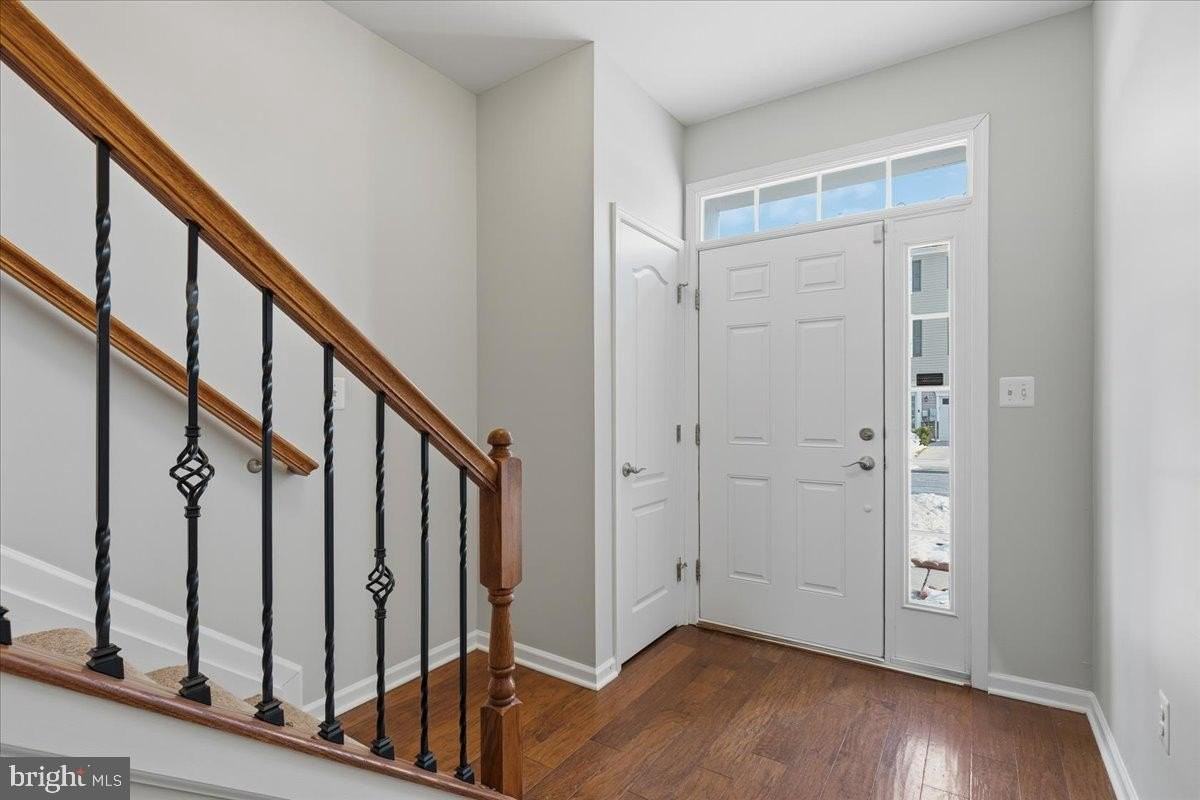 9558 John Locke Way - Photo 5 of 33