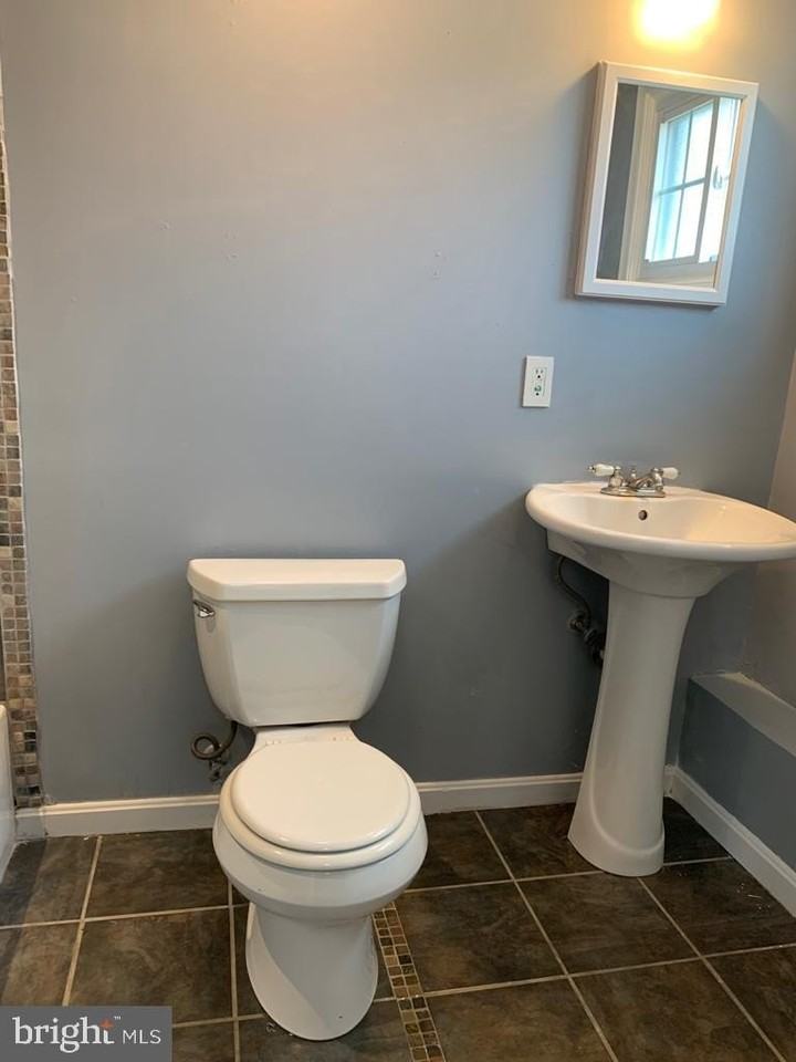 13807 Eastland St - Photo 6 of 17