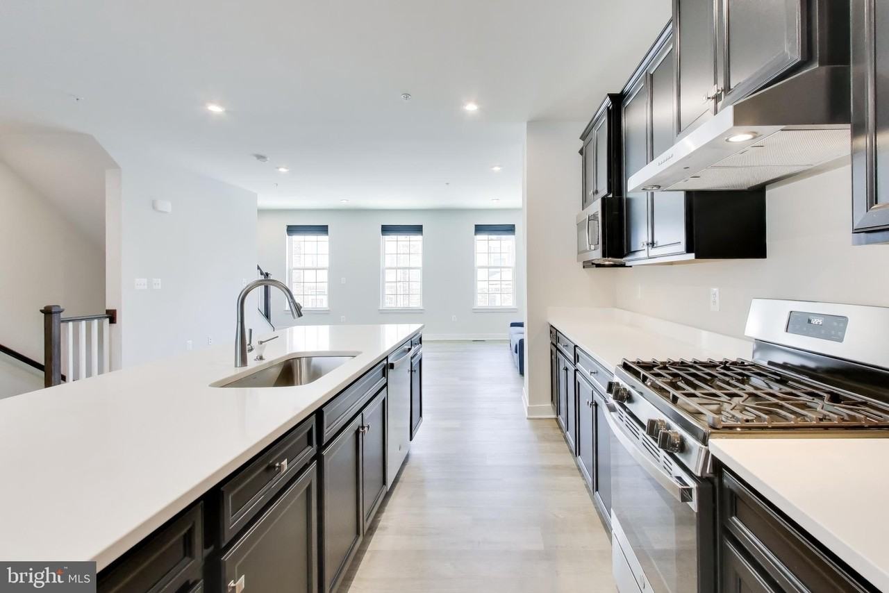 11330 Meridian Hill Way - Photo 6 of 39