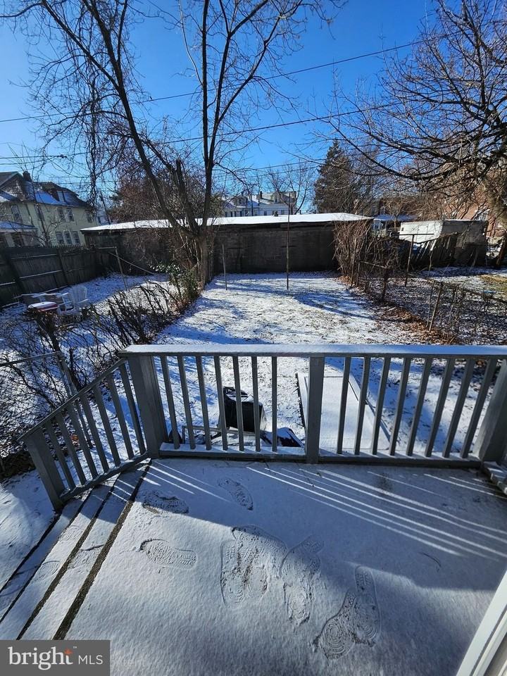 219 Woodlawn Ave - Photo 3 of 8