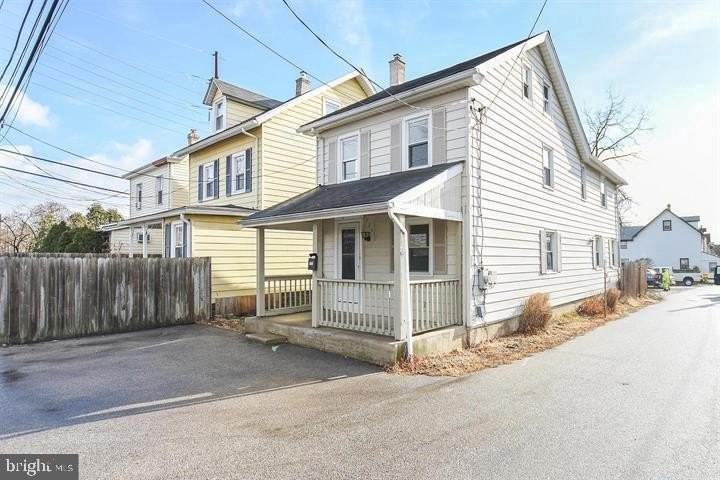 225 Brook St - Photo 2 of 15