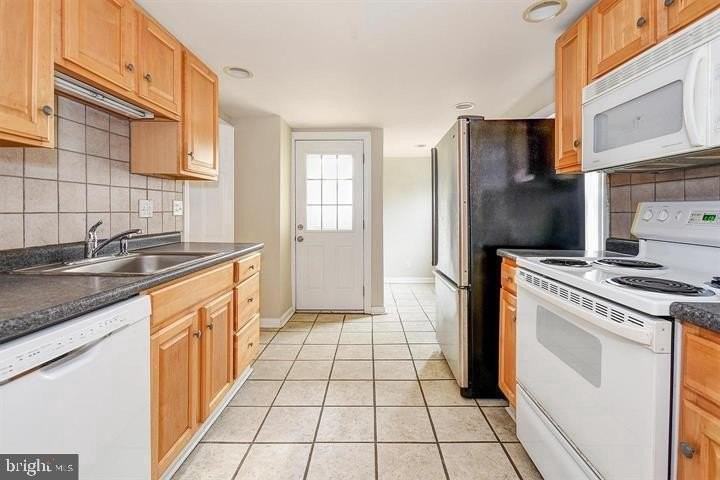 225 Brook St - Photo 6 of 15