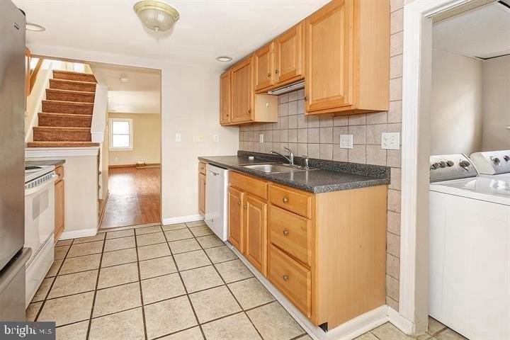 225 Brook St - Photo 7 of 15