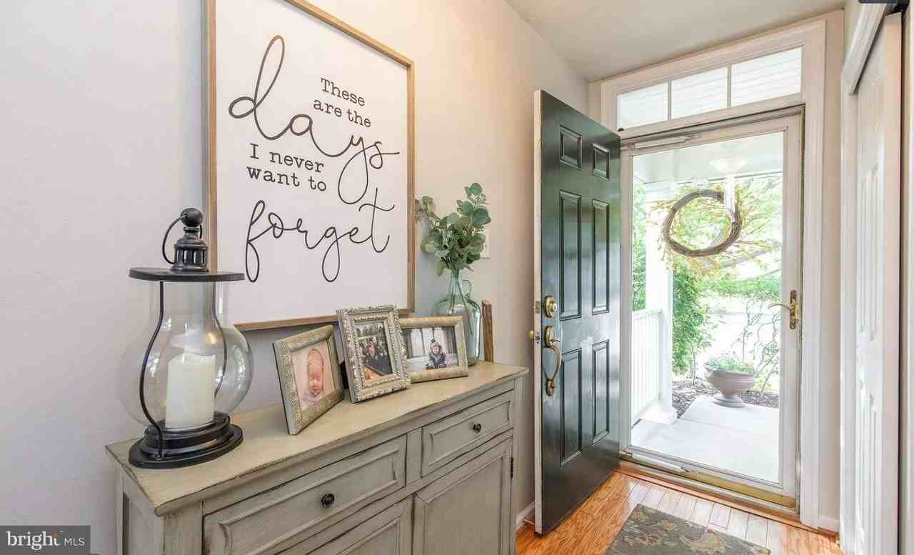 423 Fort Hill Cir - Photo 2 of 32