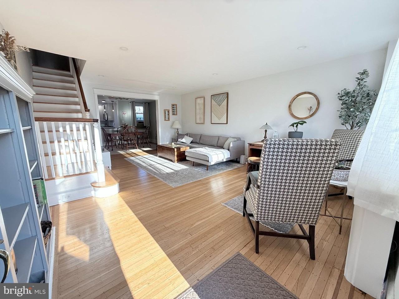 3463 W Queen Ln - Photo 2 of 17