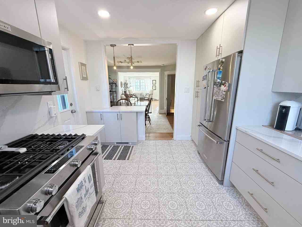 3463 W Queen Ln - Photo 6 of 17