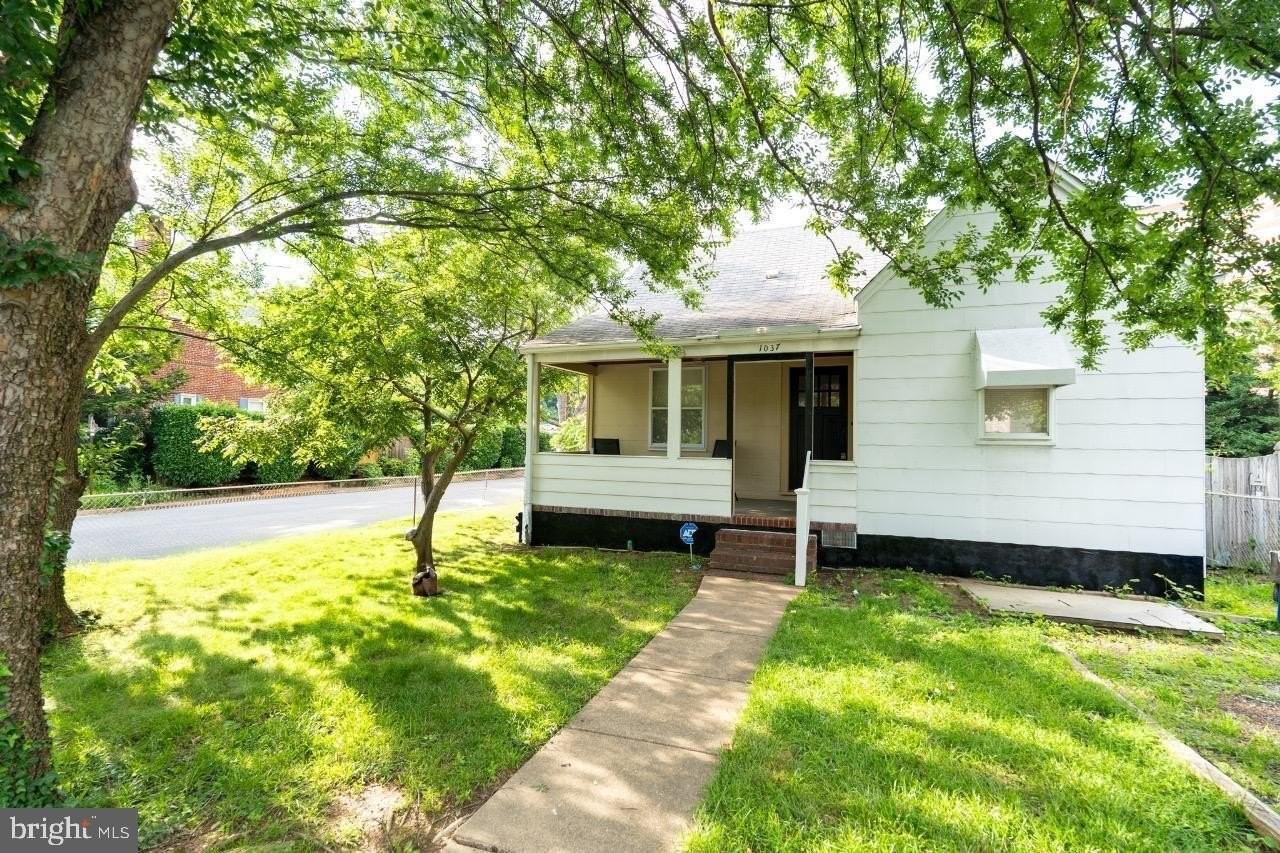 1037 16th St S - Photo 2 of 32