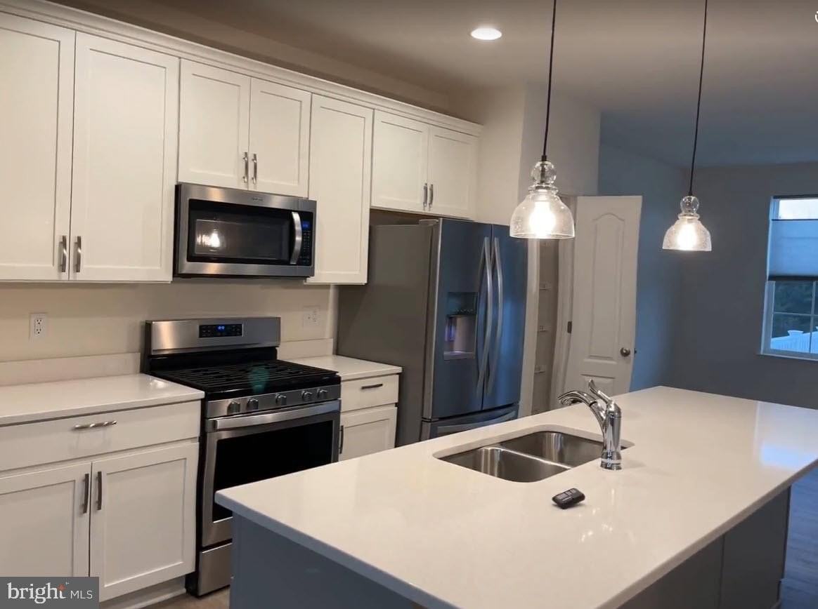 120 Metcalf Ter - Photo 2 of 12