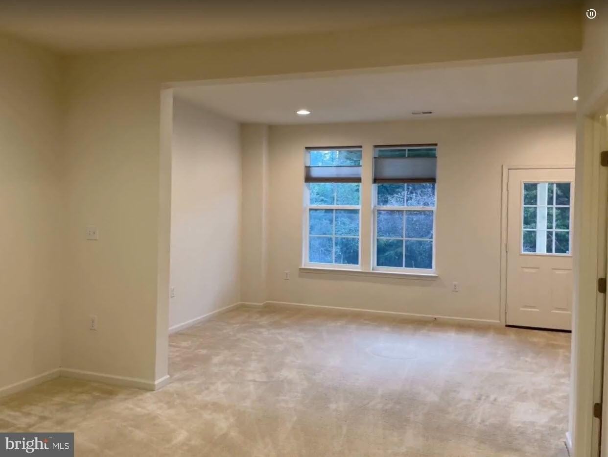 120 Metcalf Ter - Photo 4 of 12