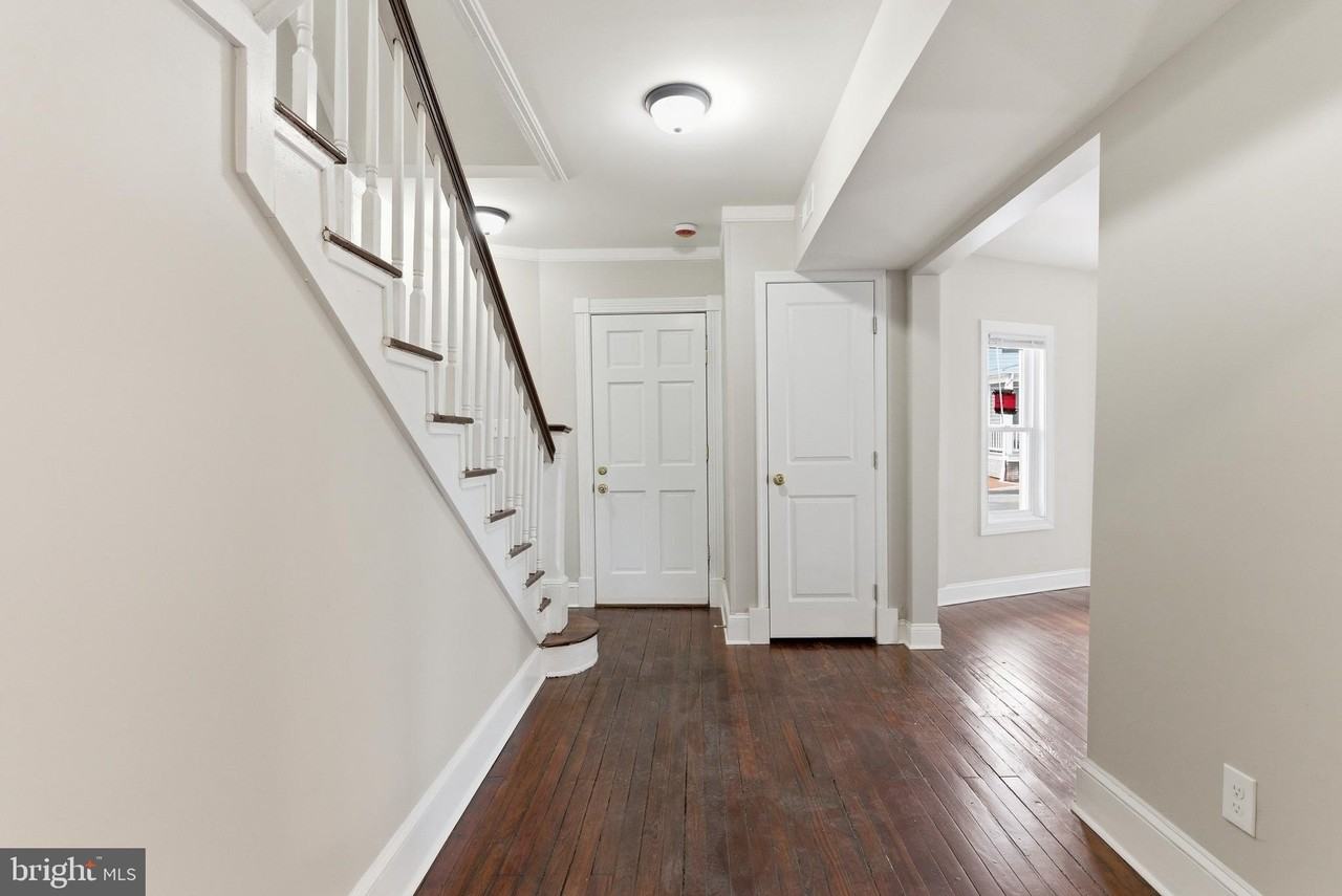 520 S Kent St - Photo 4 of 35