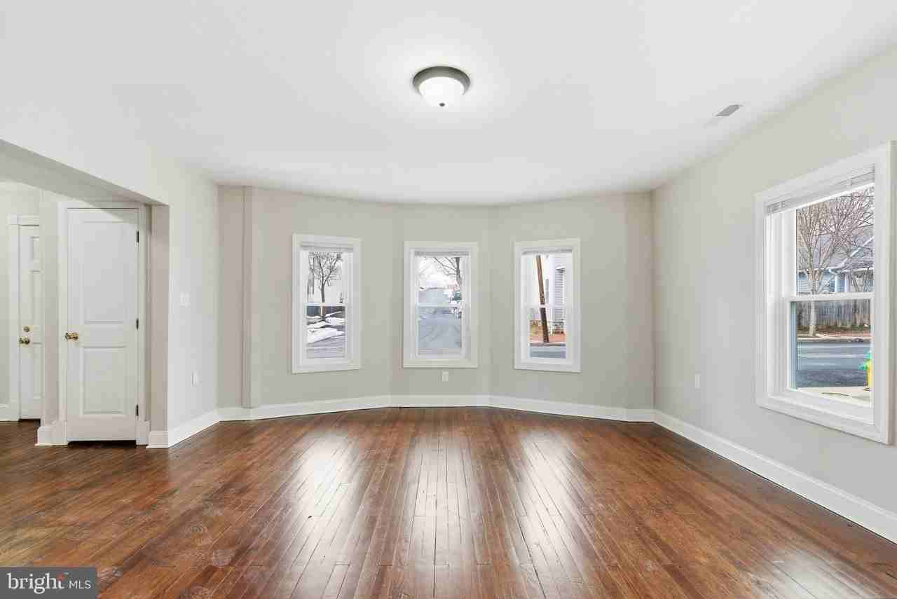 520 S Kent St - Photo 5 of 35