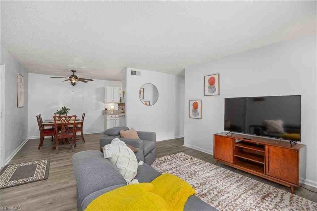 2260 Sunderland Rd #82W - Photo 6 of 20