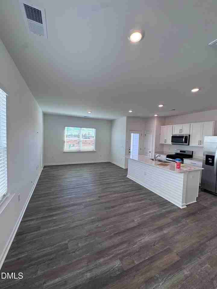 123 Starlight St - Photo 5 of 31