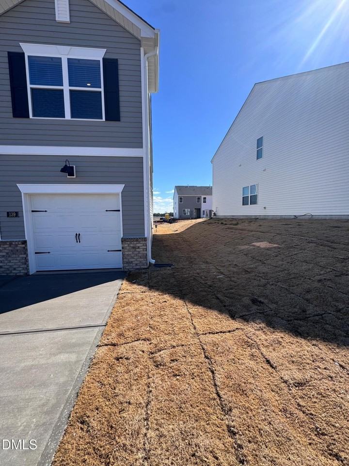 139 Starlight St - Photo 2 of 29