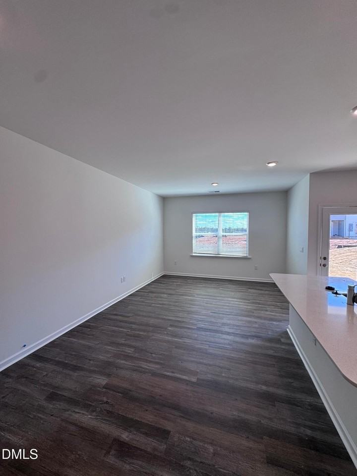 139 Starlight St - Photo 5 of 29