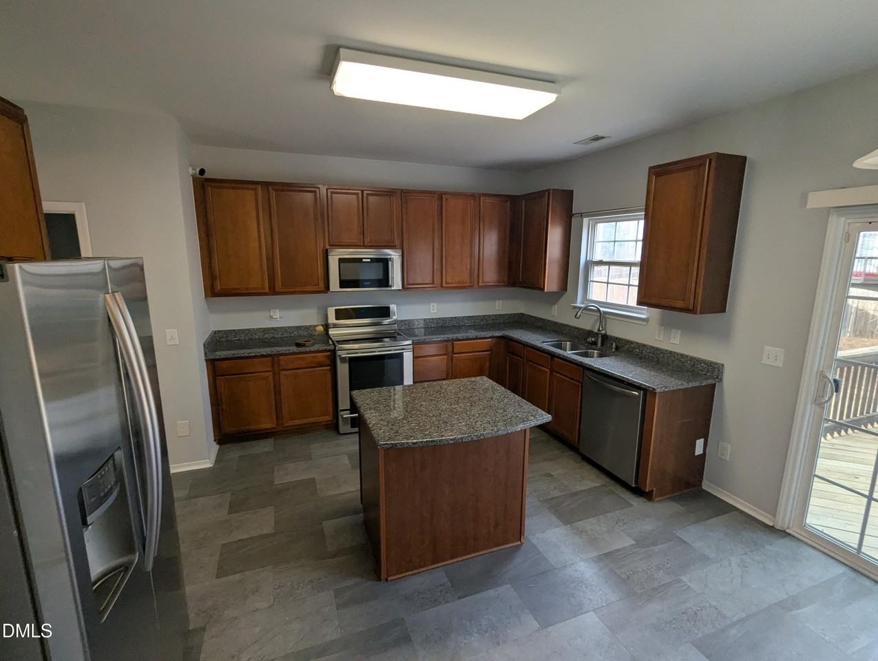 4807 Mistletoe Ln - Photo 4 of 17