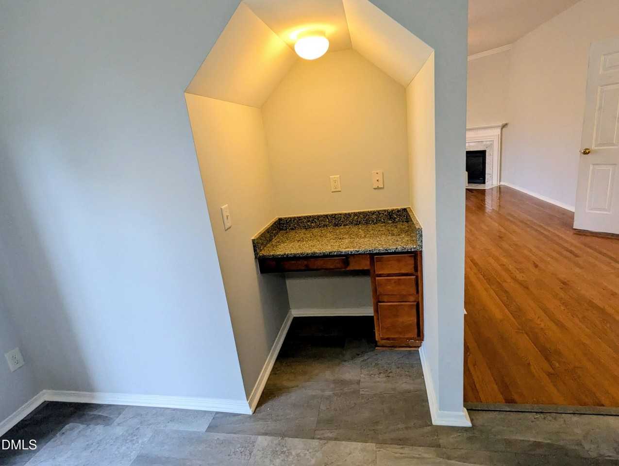 4807 Mistletoe Ln - Photo 6 of 17