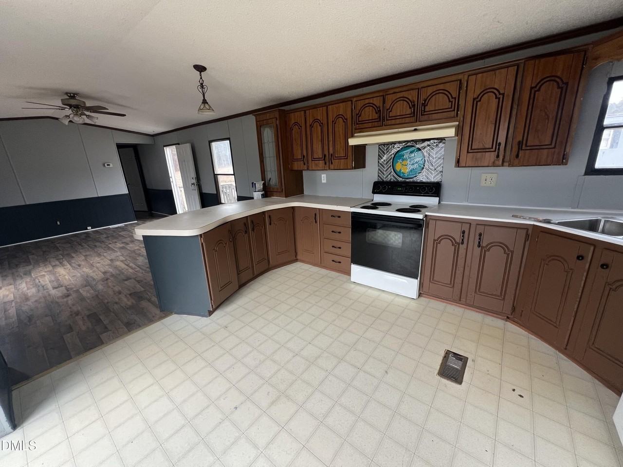 172 Pine Forest Loop - Photo 4 of 9