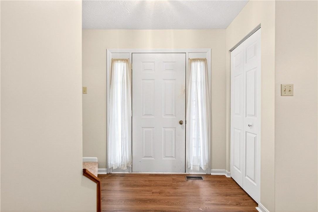 1214 Meadowbrook Dr - Photo 3 of 32