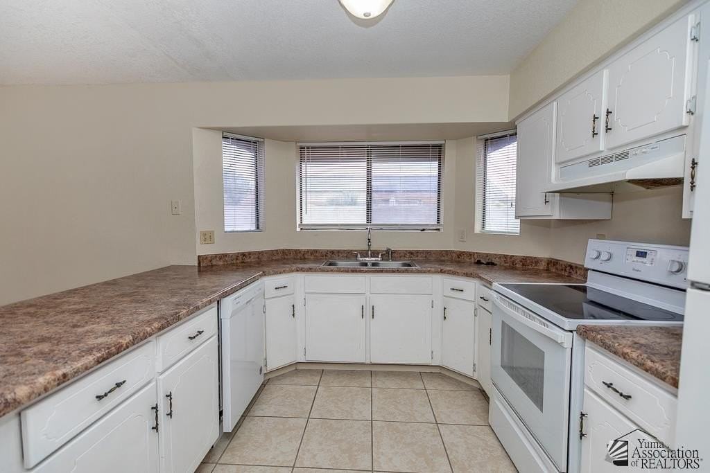 1319 S Pagent Ave - Photo 6 of 19