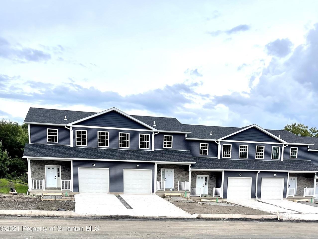 418 Felts St - Photo 6 of 9