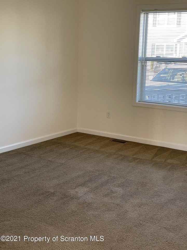 967 Ash St - Photo 4 of 7