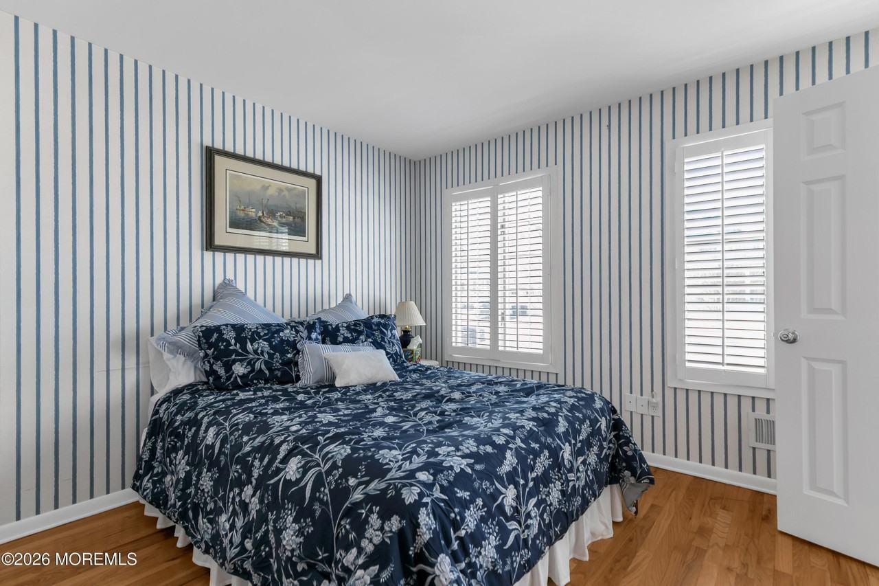 79 Riverdale Ave - Photo 4 of 26